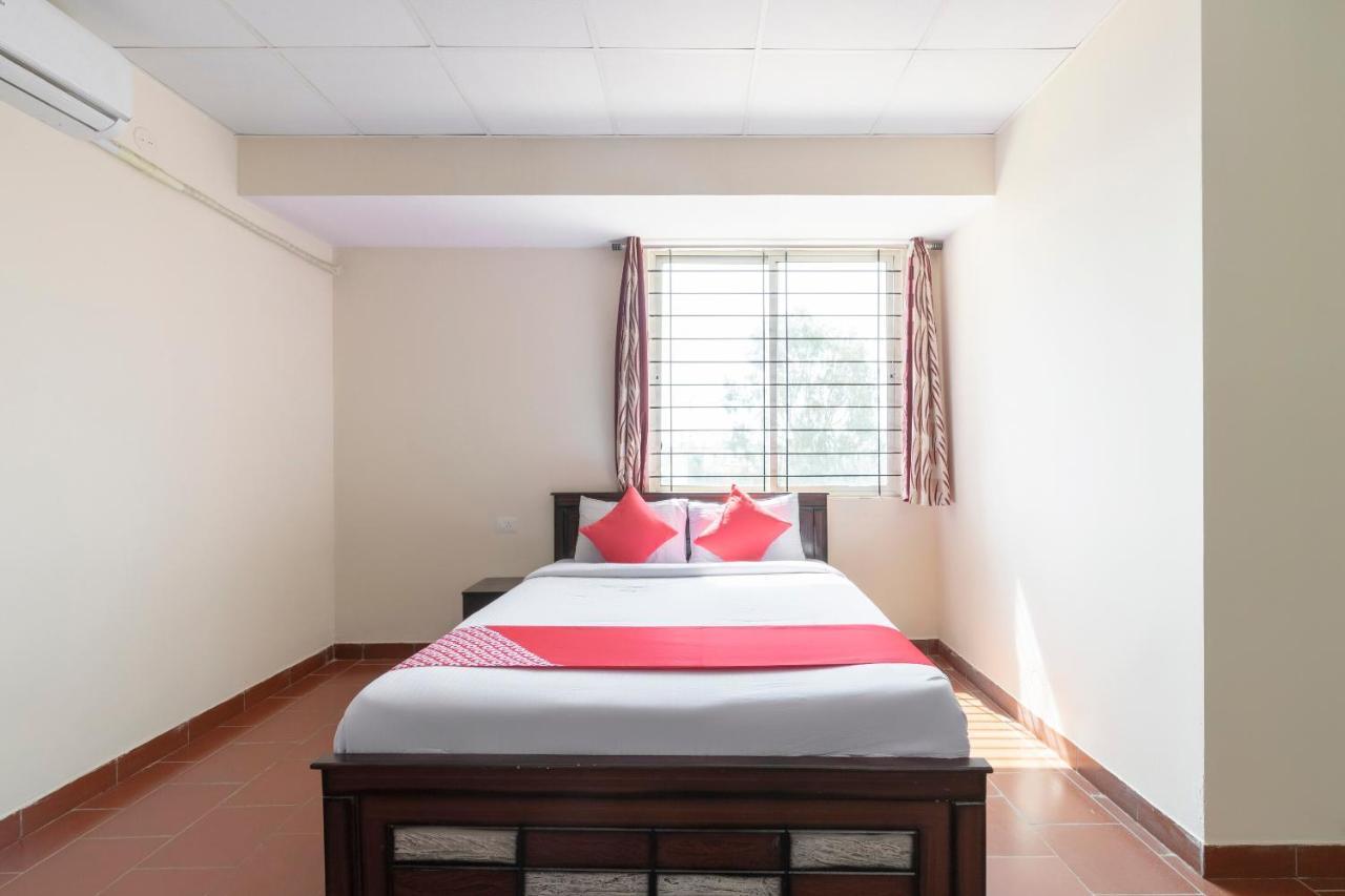 Hotel Oyo 49073 Whitefield Comforts Bangalore Esterno foto